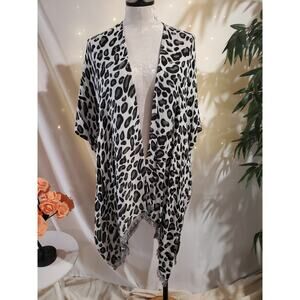 Chicos NWT Womens Leopard Jaquard Ruana Knit Fringe Trim Poncho OS Covering